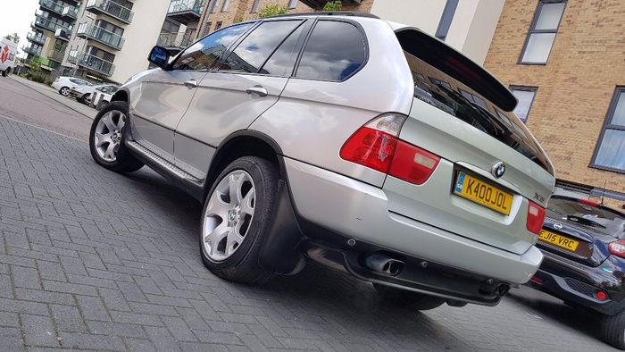 Защо все още харесваме ранното BMW X5?